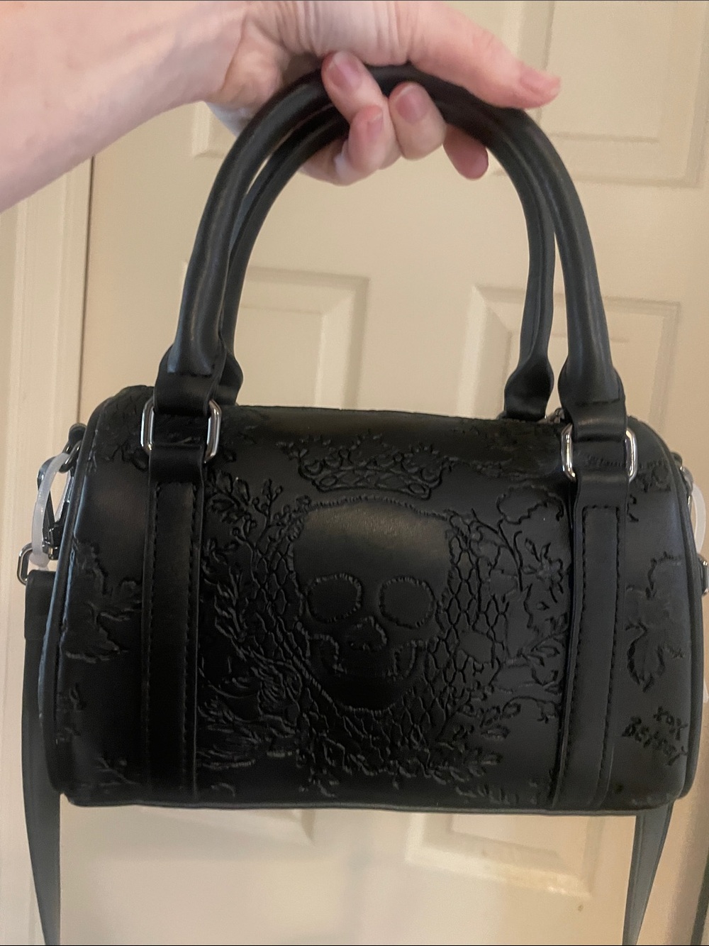 Betsey Johnson Black Skull Crossbody Bag - Picture 3 of 6